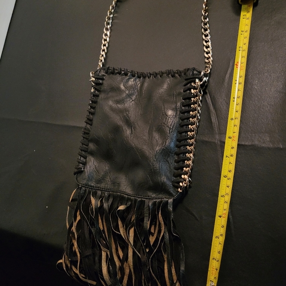 Small funky fringe purse with chain crossbody - Picture 4 of 6